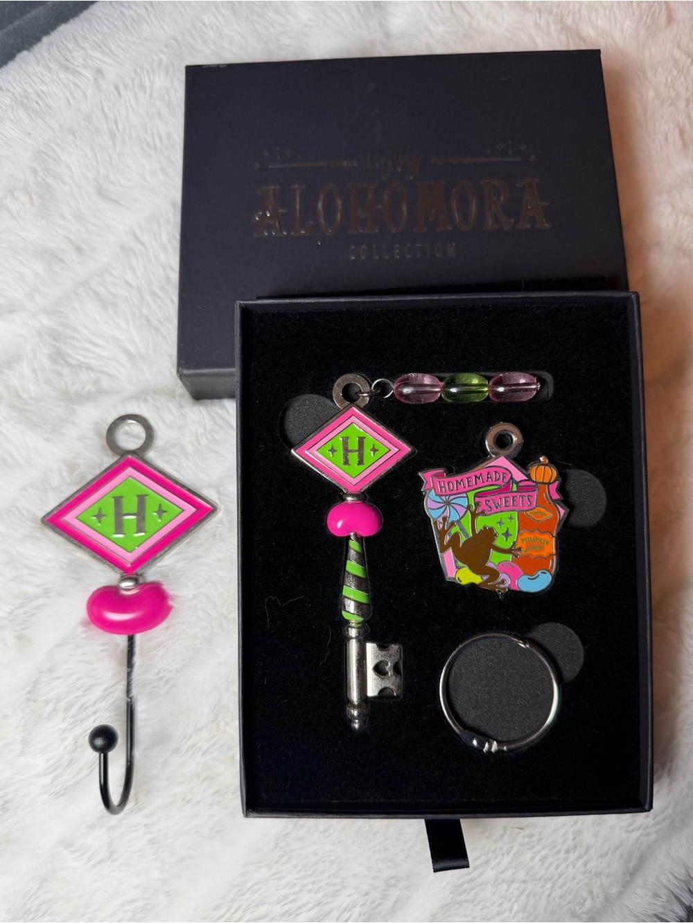 New LitJoy Alohomora Collection Key Honeydukes Key & Honeydukes Rare Key Hanger